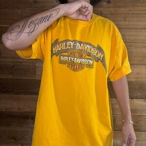 Y2K Men's Yellow Harley Davidson tee